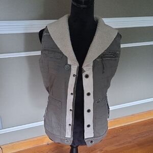 BILLABONG Green Sherpa-Lined Vest Size Large (Juniors)